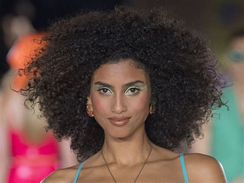 modella riccia di versace